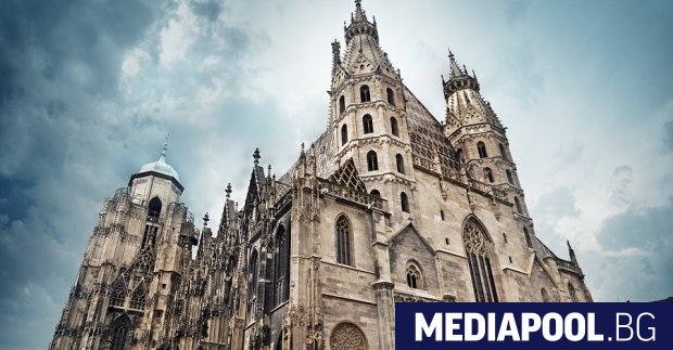 От днес в Австрия след третата ѝ карантина отново отварят