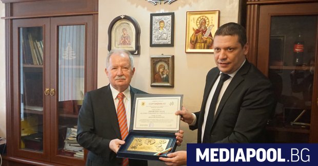Почетен знак Заслужил гражданин на Софийска област връчи областният управител