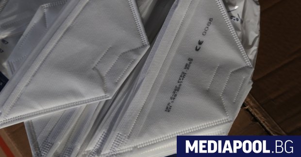 Австрийците смениха платнените защитни маски с предпазни маски за многократна