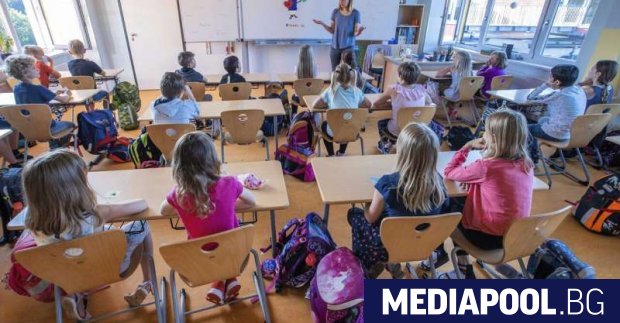 Словакия ще позволи постепенно да бъдат отворени училищата и детските