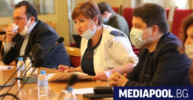 Мнозинството в правната комисия разреши предизборните партийни събития на закрито