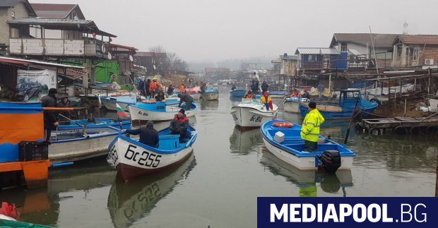 Рибарите от Ченгене скеле излязоха в събота на мълчалив протест