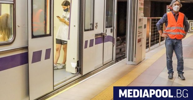 Временно е спряно движението на метрото в София между метростанция