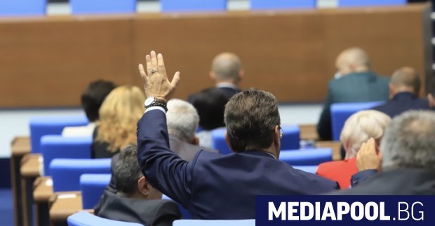 Мнозинството в парламента прие на първо четене законодателните промени които
