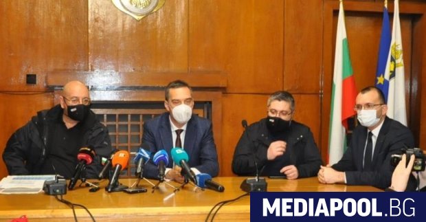 Няма и месец след като екоминистърът обвини местните власти че