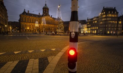 Нидерландският парламент одобри въвеждането на вечерен час заради коронавируса