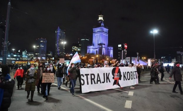 Хиляди поляци протестираха срещу забраната за аборт