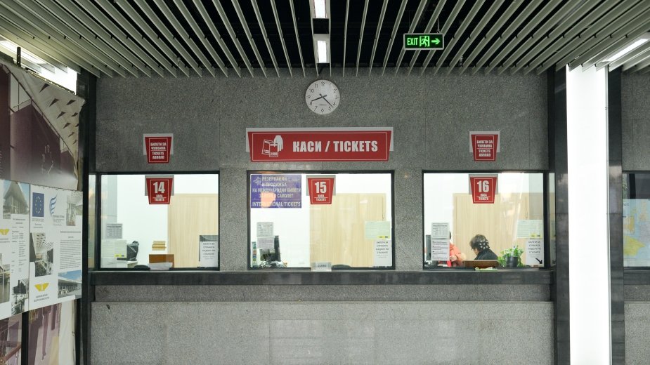 19 обекта на БДЖ ще продават карти и билети за градския транспорт