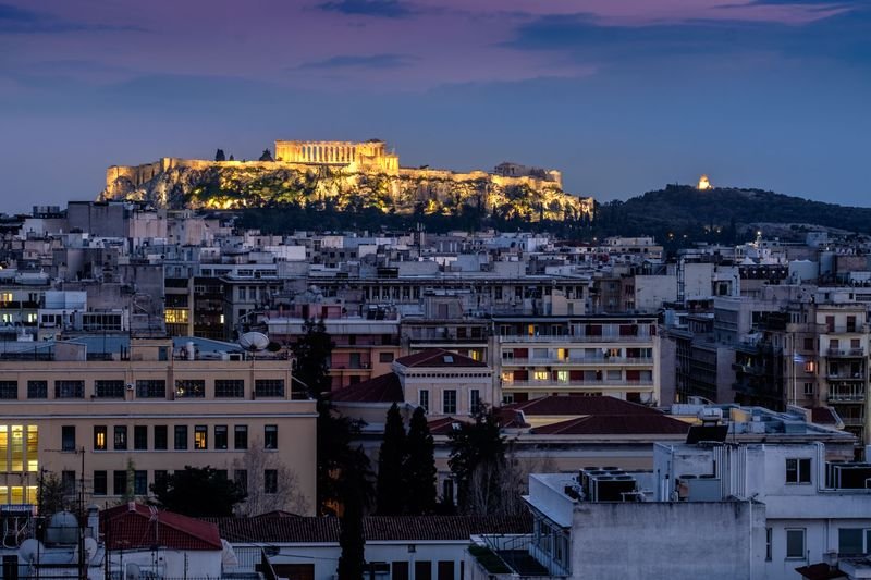 Нови ограничения в Гърция заради Covid-19 - през уикенда вечерен час от 18 до 5 сутринта