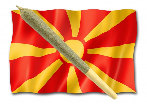 Дебатът в Северна Македония: Дали легализирането на марихуаната ще ограничи достъпа й за бедните?