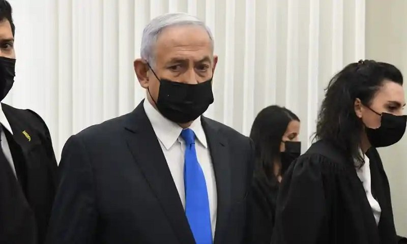 Бенямин Нетаняху по време на процеса в понеделник