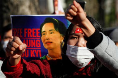 Задържаната от хунтата в Мианма Аун Сан Су Чжи се яви пред съда по видеоконферентна връзка