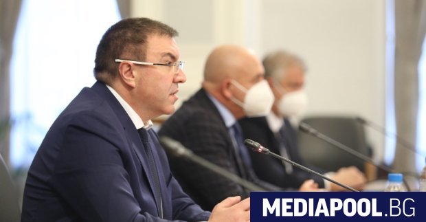Здравният министър Костадин Ангелов обяви, че AstraZeneca няма да достави