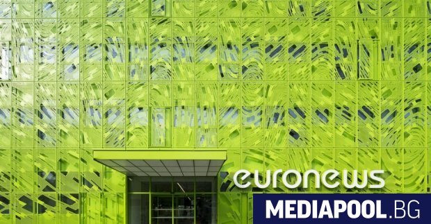 Служители на европейската телевизия Евронюз чиято централа е във френския