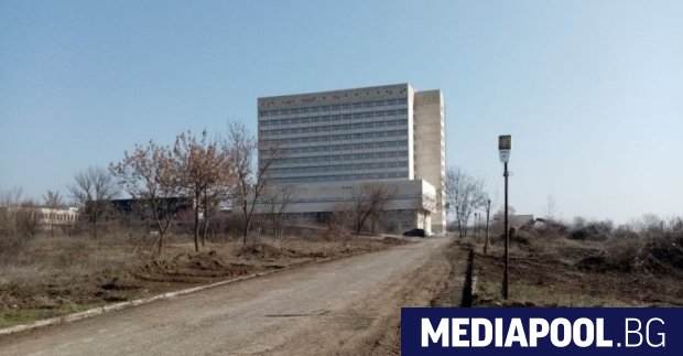 Започна доизграждането на започната преди 40 г нова сграда на