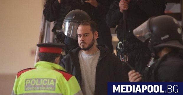 Десетки служители на каталунската полиция щурмуваха рано тази сутрин университет