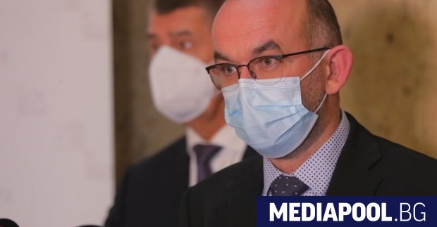 Правителството на Чехия обяви днес че налага строг локдаун в