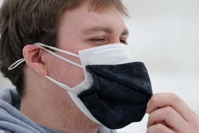 Двойните маски намаляват риска от зараза с над 90%