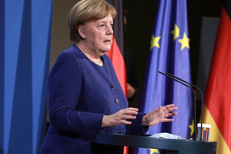 Ангела Меркел говори след снощното заседание на ЕС, сн. ЕПА/БГНЕС