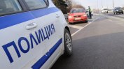 Трима работници, поставяли пътни знаци, са блъснати във Врачанско, единият е загинал