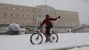 Сняг затрупа Атина, ваксинациите са отложени
