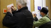 Лични лекари се оплакват от хаос и дефицит на ваксини, властите обещават да има избор през март