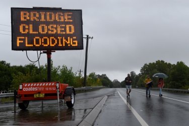 Евакуация от Сидни заради проливен дъжд и наводнения