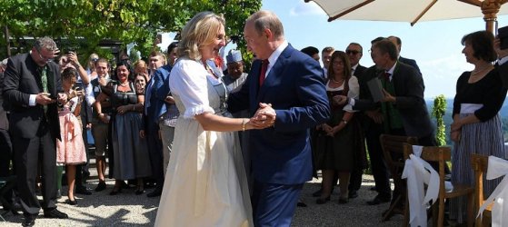 Карин Кнайсъл и Владимир Путин по време на нейната сватба