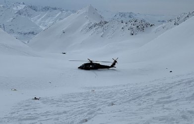 Хеликоптерът с Петър Келнер се е търкалял 270 м по планински склон