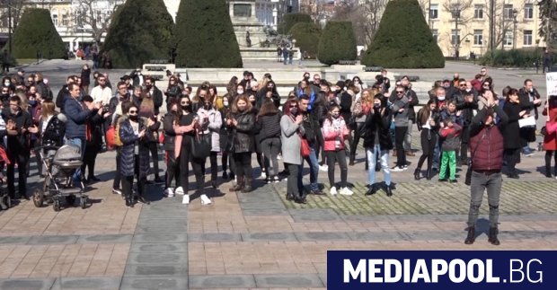 Представители на танцови школи в Русе организираха протестно шествие в