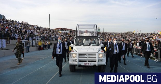 Папа Франциск отпътува от Багдад за Рим след историческото си