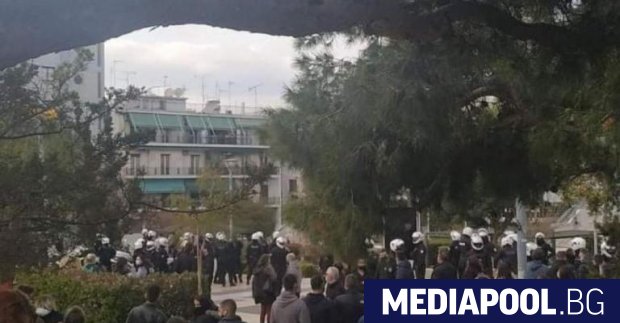 Демонстрация и протести срещу полицията избухнаха спонтанно в неделя в