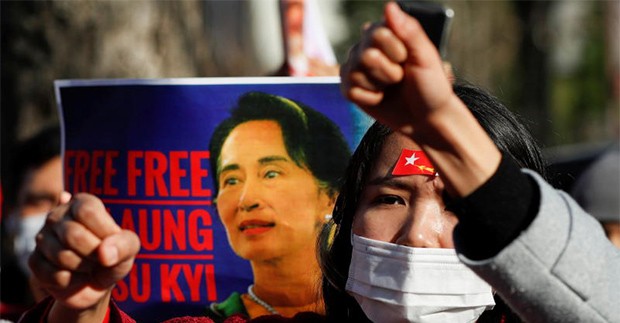 Нови обвинения в корупция предявени срещу задържаната лидерка на Мианма