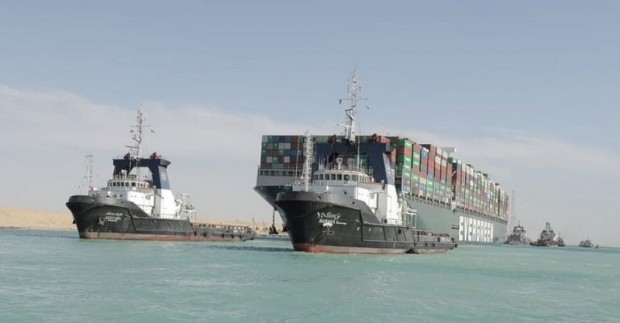 Корабоплаването през Суецкия канал бе възстановено в понеделник след като