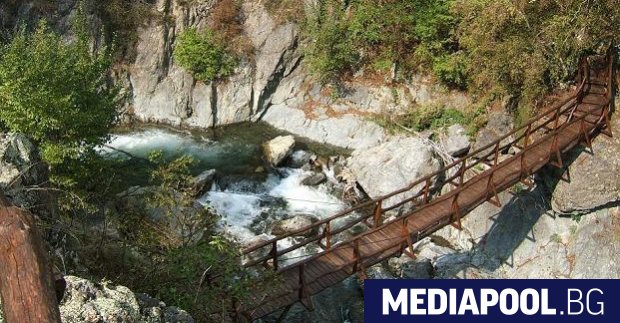 Екопътека Бяла река се намира в Стара планина, в местността