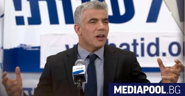 Бивша звезда на израелската телевизия центристът Яир Лапид който прилича