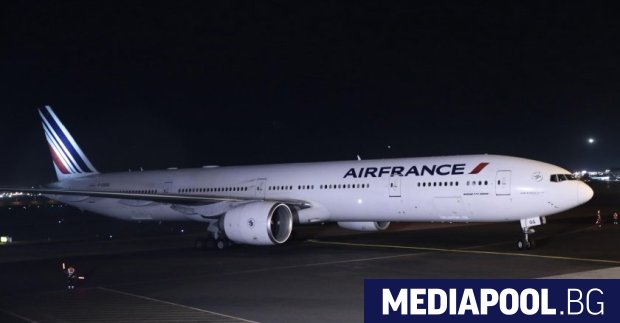 Самолет на Ер Франс е приземен извънредно на Летище София