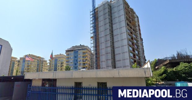 Една автомивка не дава покой на столичните власти Тя се