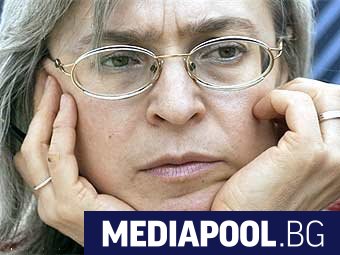 Кадрите от наблюдателните камери показват как мъж в куриерска униформа