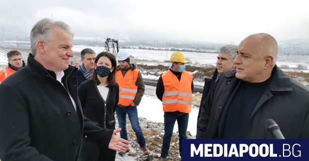 Построяването на чакания от години газопровод до заводите в Средногорието