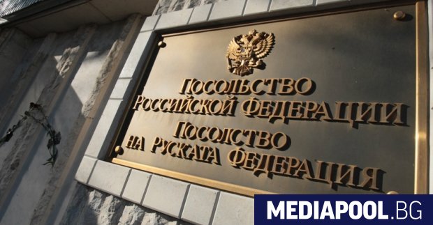 Единият от двамата руски дипломати обявени в понеделник от българското