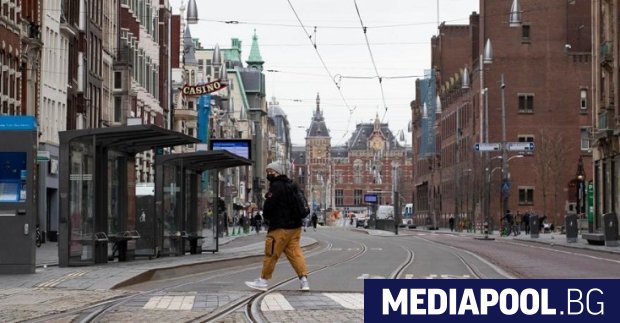 В Нидерландия богомолци нападнаха яростно журналисти отразяващи две църковни служби