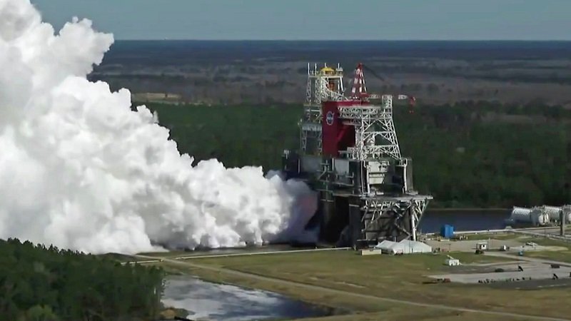 НАСА изпита успешно двигателите на новата си ракета