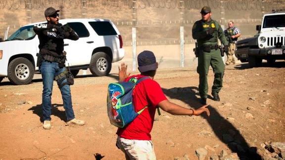 Американската гранична охрана е заловила 4500 мигранти само за ден