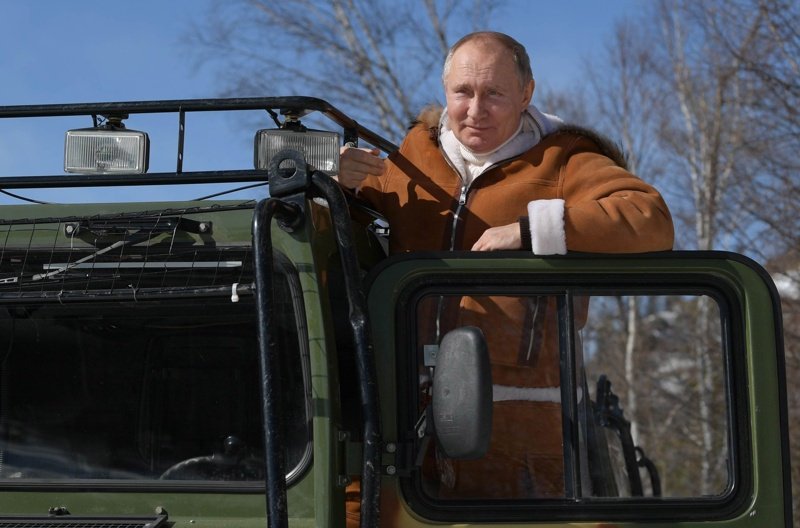 Кремъл показа Путин в снежната тайга