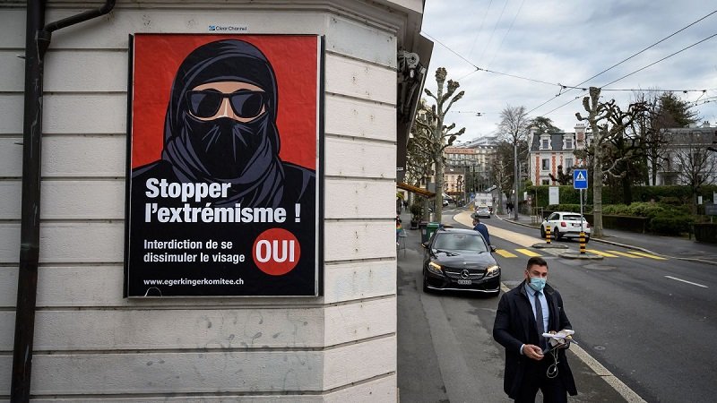 Швейцарците одобриха забраната за покриване на лицето на обществени места