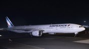 Самолет на "Ер Франс" кацна аварийно в София заради буйстващ пътник