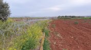 Кипър строи ограда, за да не допуска мигранти от турската част на острова