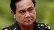 Премиерът на Тайланд напръска с дезифектант журналисти заради неудобен въпрос