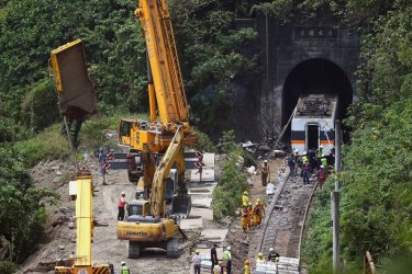 Тридневен траур в Тайван след влаковата катастрофа